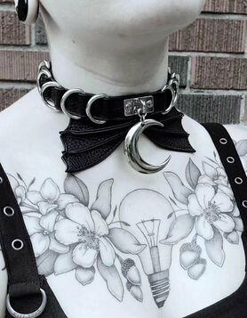 Choker simili cuir RESTYLE 'bat collar'